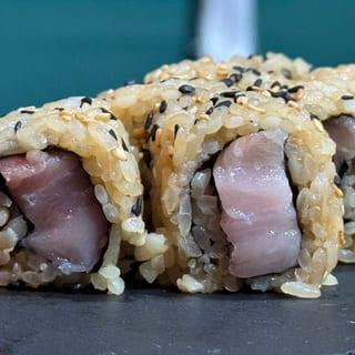 T - Uramaki Hamachi